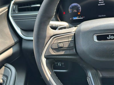 2025 Jeep Grand Cherokee Base