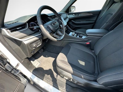 2025 Jeep Grand Cherokee Base