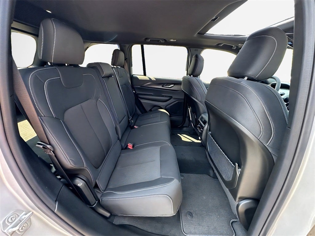 2025 Jeep Grand Cherokee Base