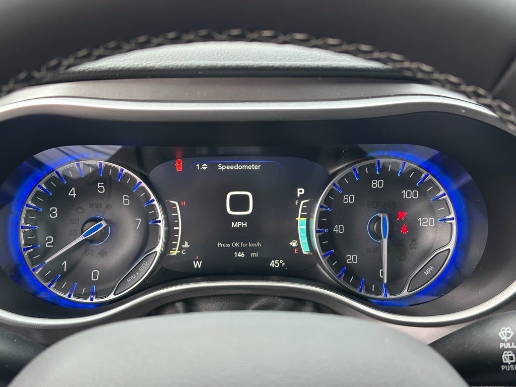 2026 Chrysler Pacifica Select