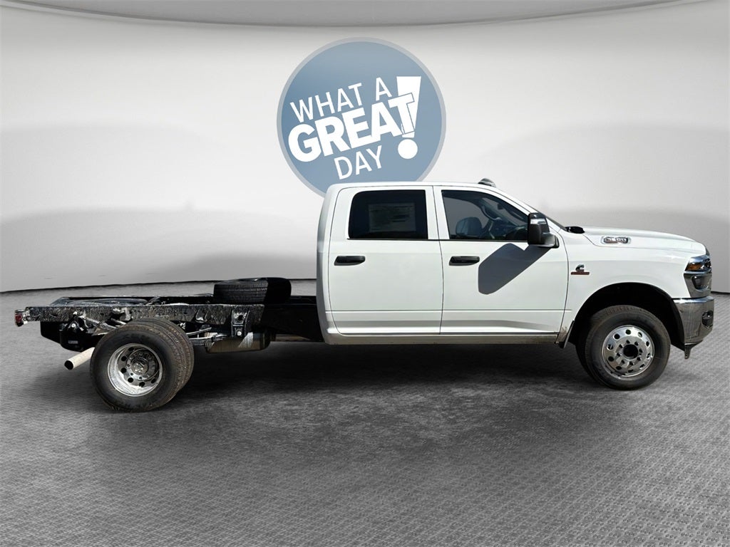 2026 RAM 3500 Tradesman DRW 4x4 / 6.7L Diesel / 60" CA Chassis