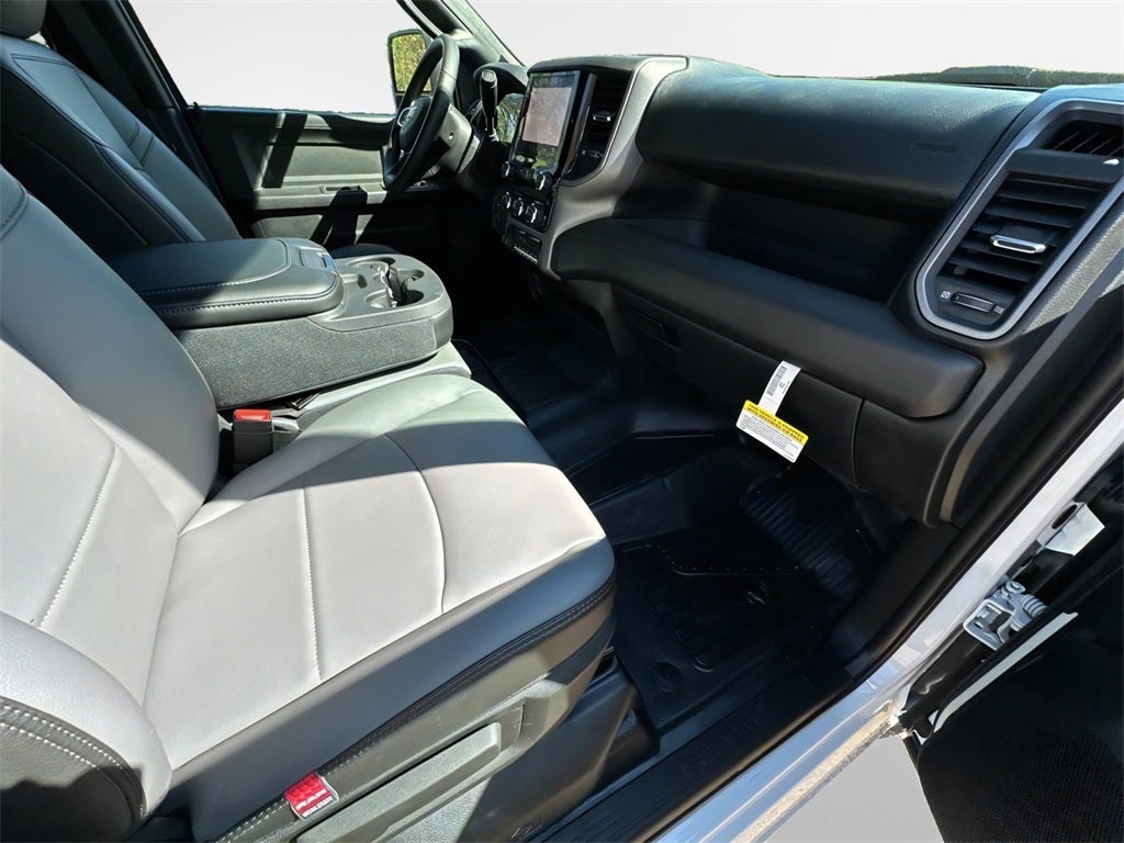 2026 RAM 3500 Tradesman DRW 4x4 / 6.7L Diesel / 60" CA Chassis