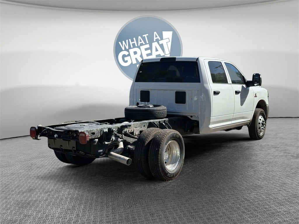 2026 RAM 3500 Tradesman DRW 4x4 / 6.7L Diesel / 60" CA Chassis