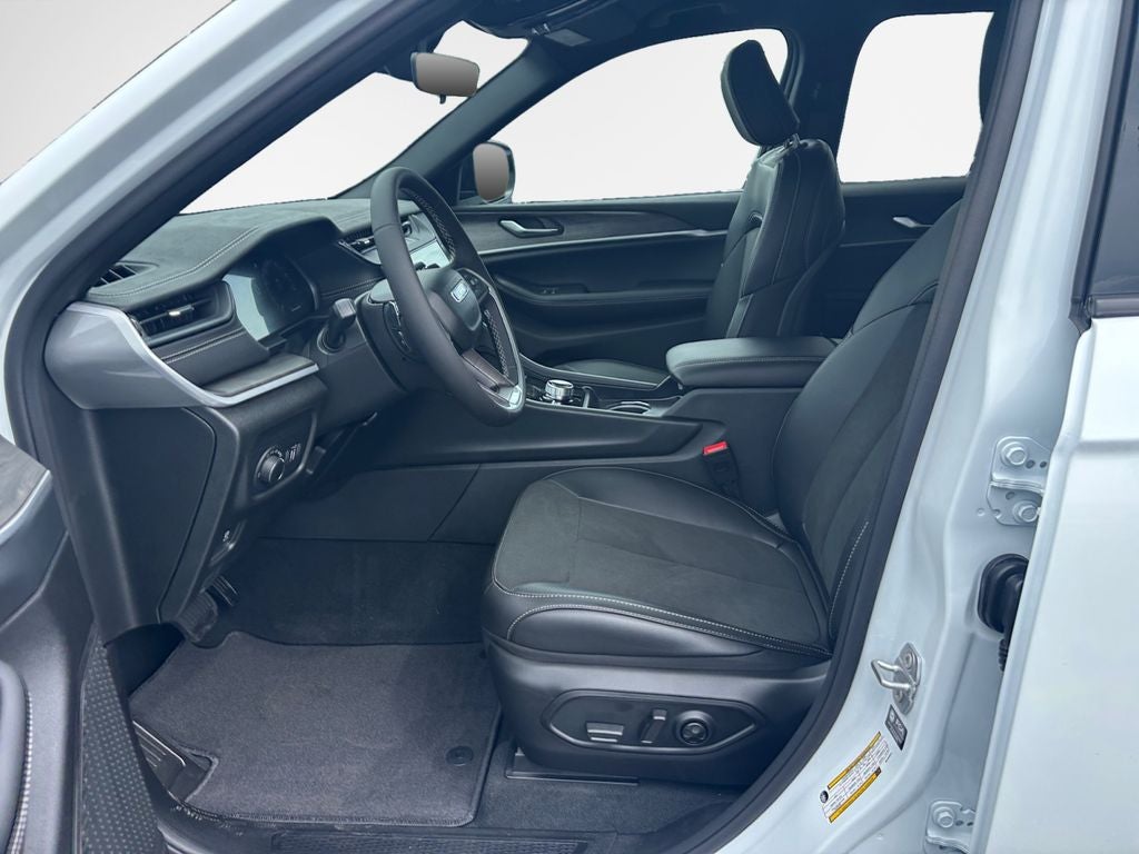 2027 Jeep Grand Cherokee Altitude