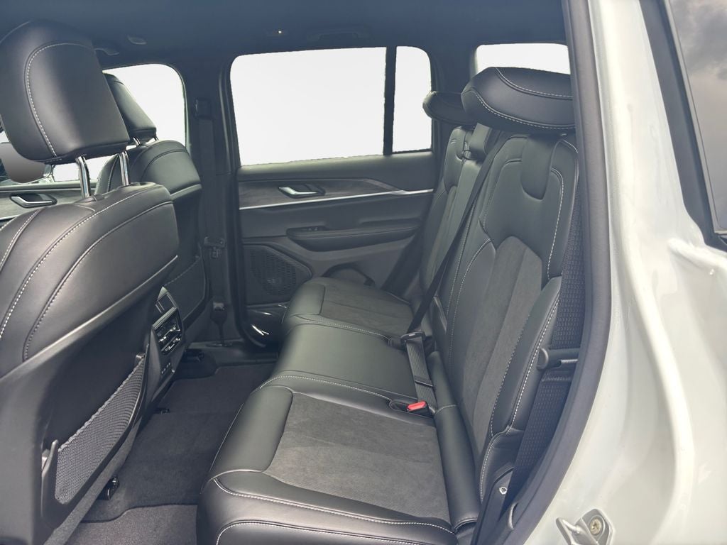 2027 Jeep Grand Cherokee Altitude