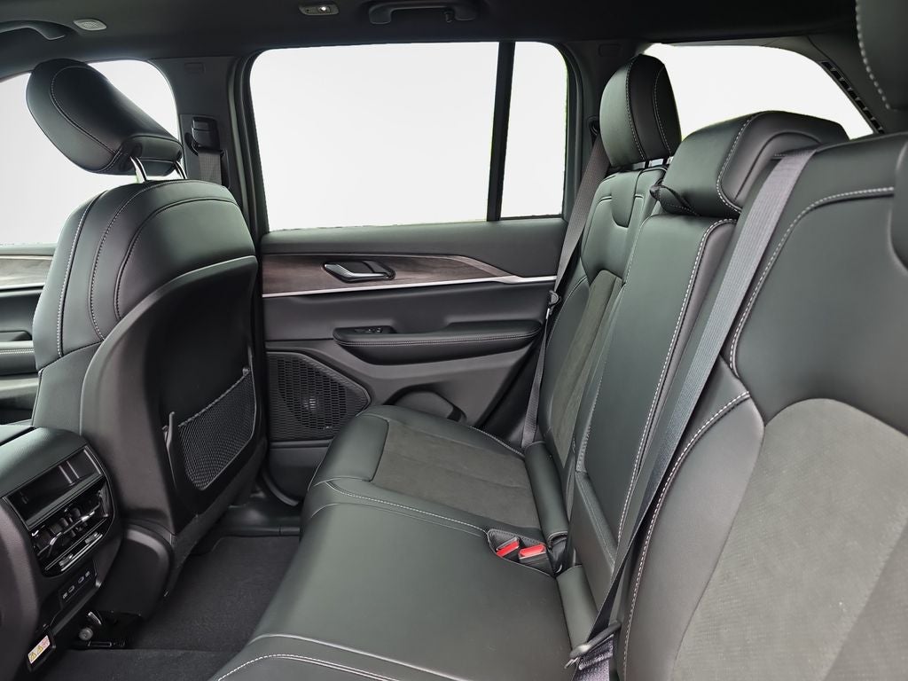2027 Jeep Grand Cherokee Altitude