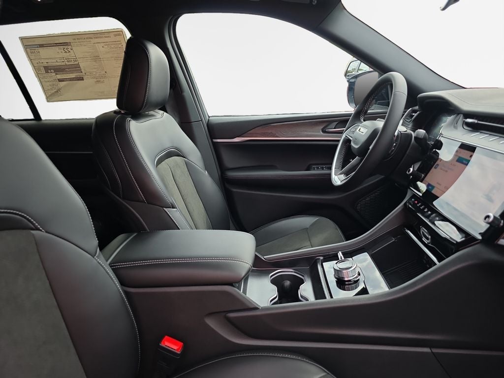 2027 Jeep Grand Cherokee Altitude