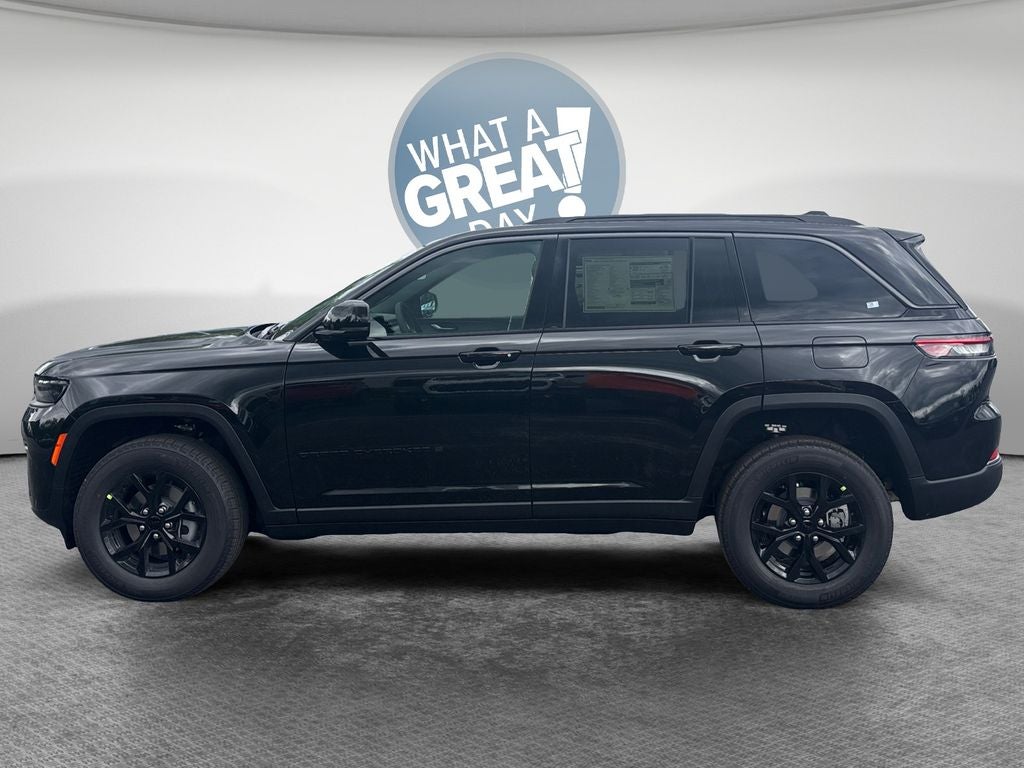 2026 Jeep Grand Cherokee Laredo Altitude