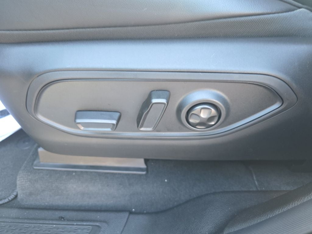 2027 Jeep Grand Cherokee Altitude