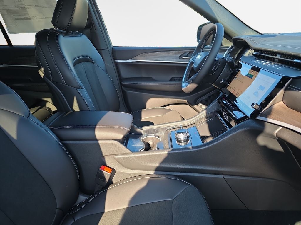 2027 Jeep Grand Cherokee Altitude