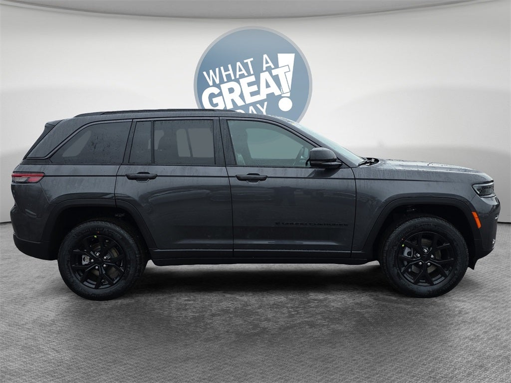2026 Jeep Grand Cherokee Laredo
