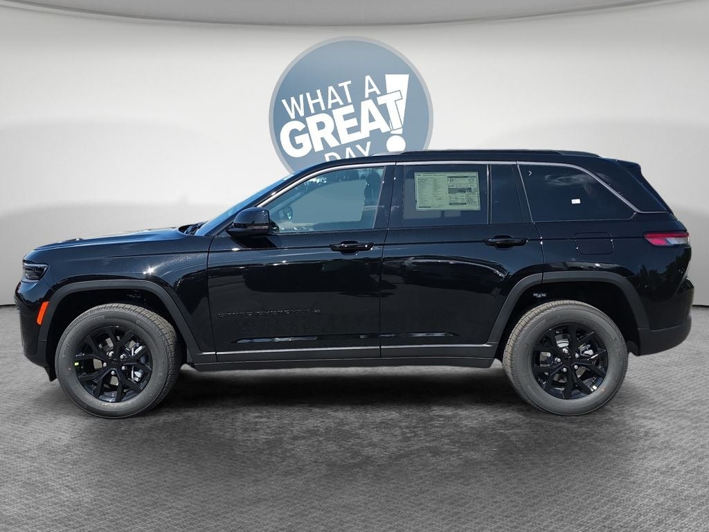 2026 Jeep Grand Cherokee Laredo Altitude