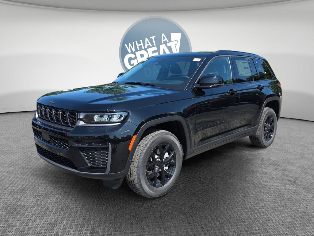 2026 Jeep Grand Cherokee Laredo Altitude