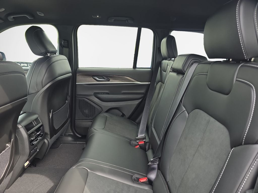 2027 Jeep Grand Cherokee Altitude