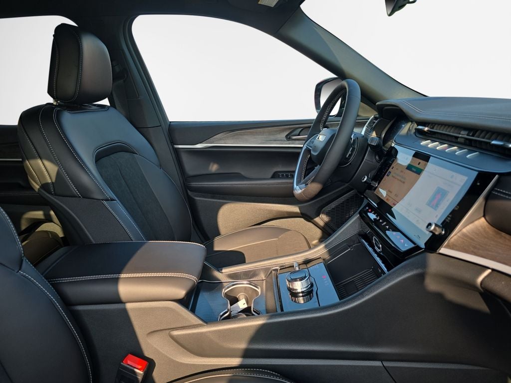2027 Jeep Grand Cherokee Altitude