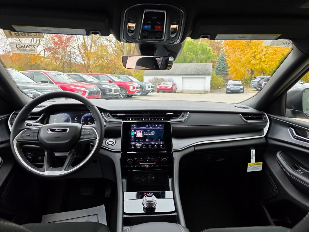 2025 Jeep Grand Cherokee Laredo