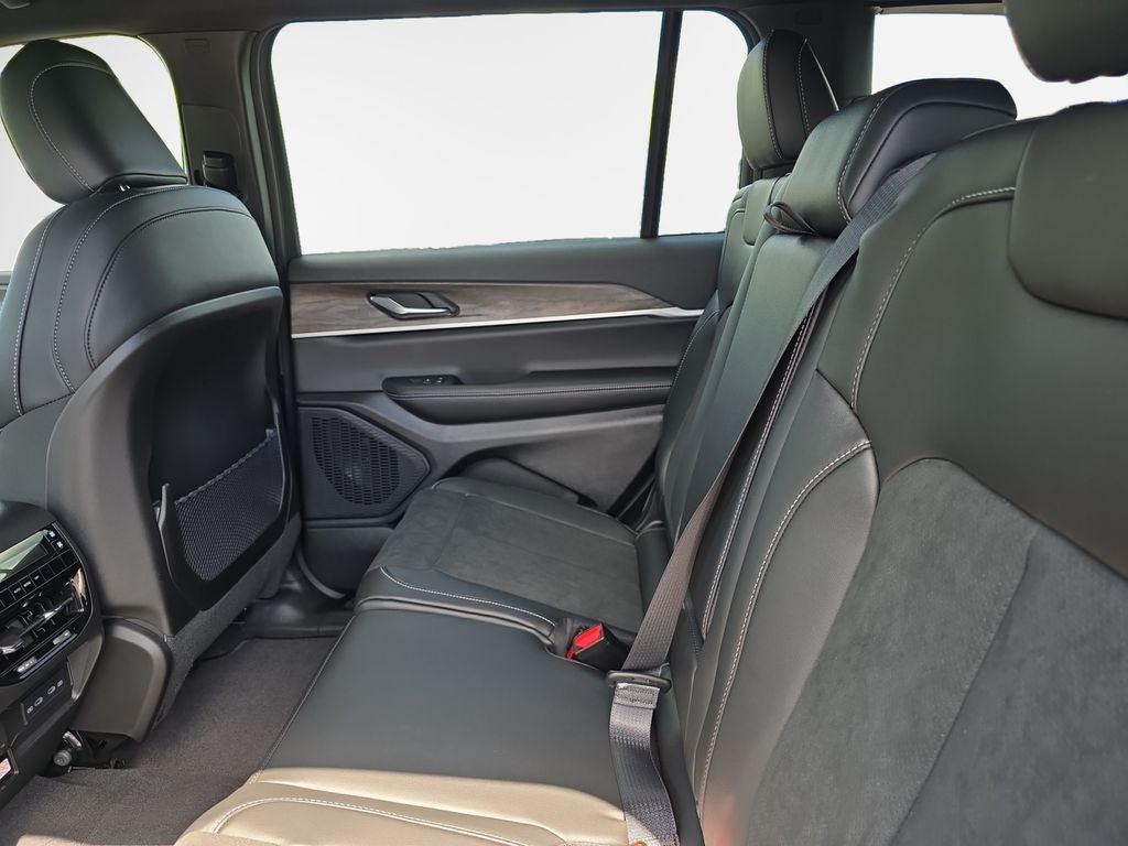 2026 Jeep Grand Cherokee Altitude