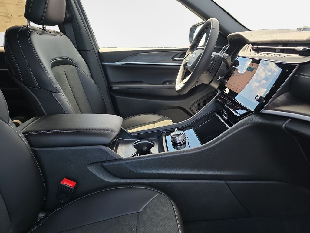 2026 Jeep Grand Cherokee Altitude
