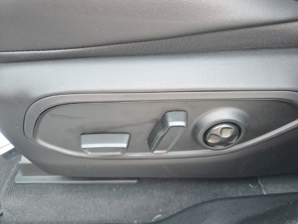2027 Jeep Grand Cherokee Laredo Altitude