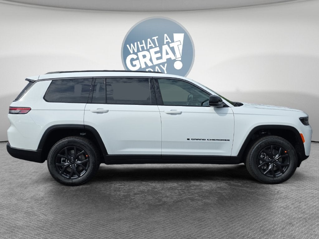 2027 Jeep Grand Cherokee Laredo Altitude