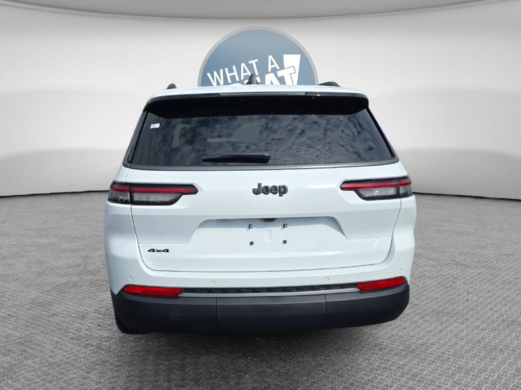 2027 Jeep Grand Cherokee Laredo Altitude