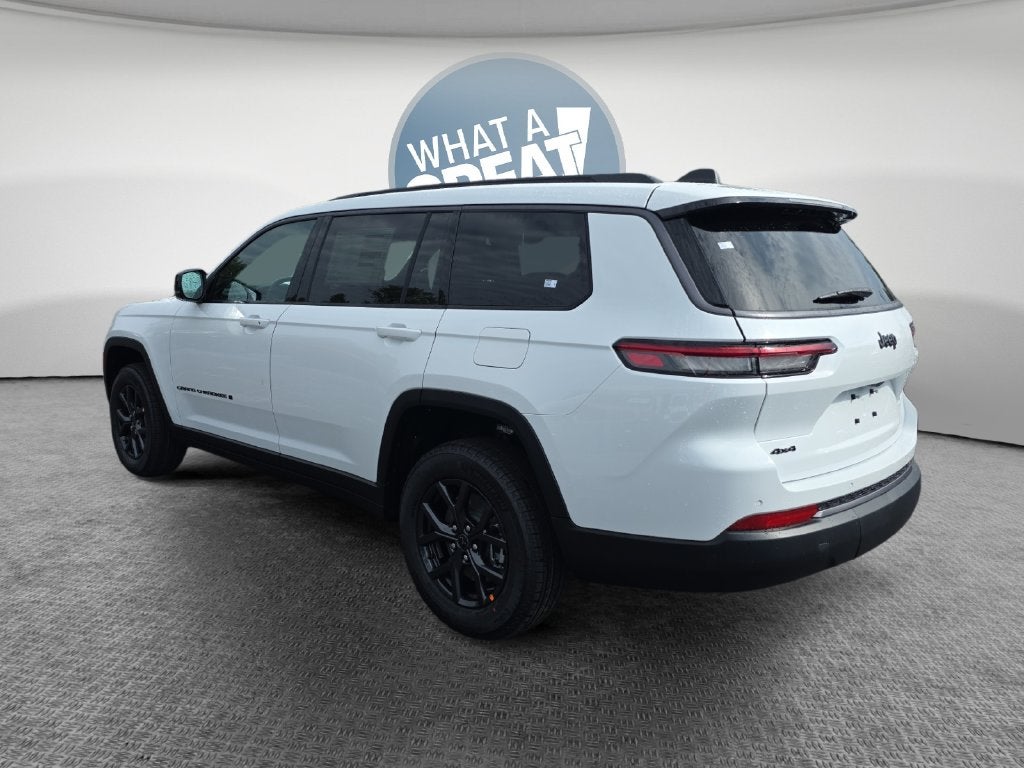 2027 Jeep Grand Cherokee Laredo Altitude