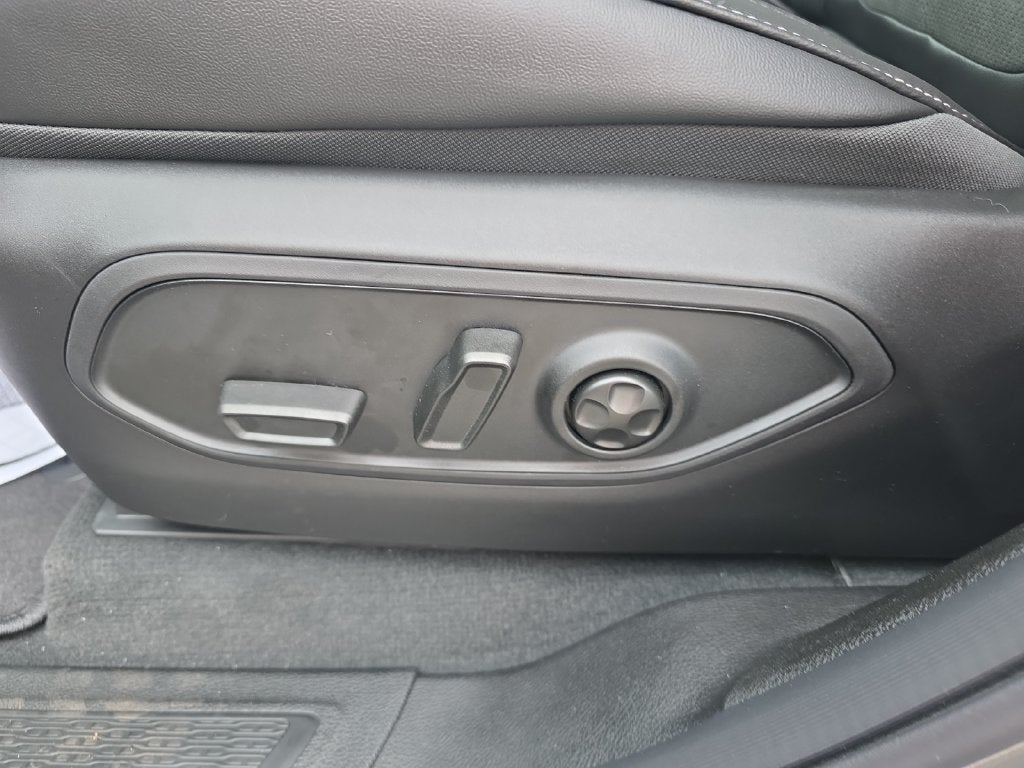 2027 Jeep Grand Cherokee Laredo Altitude