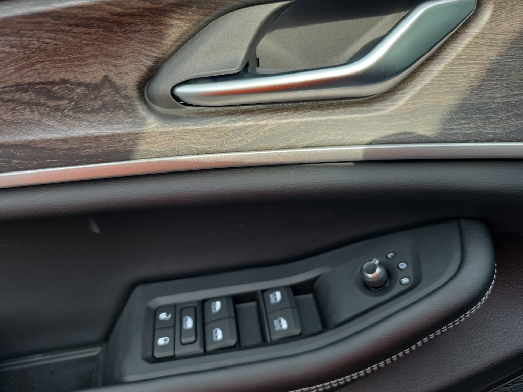 2027 Jeep Grand Cherokee Laredo Altitude