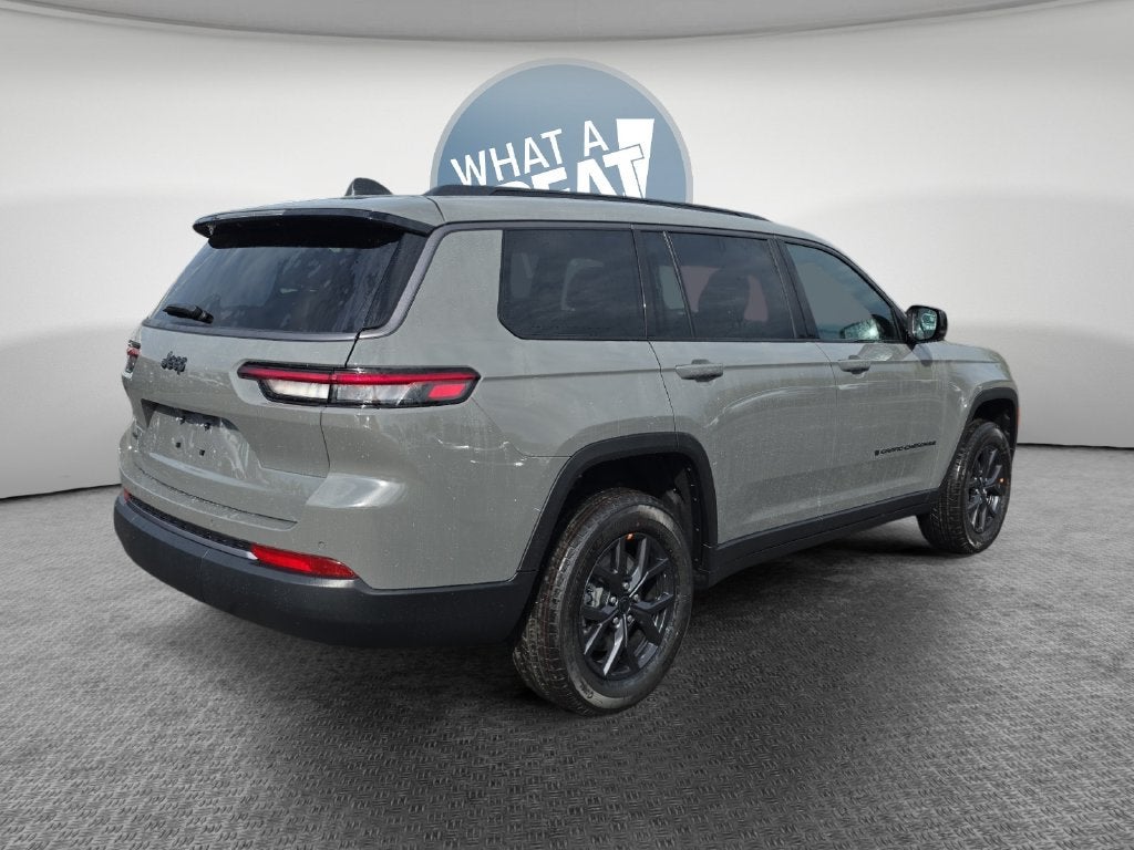 2027 Jeep Grand Cherokee Laredo Altitude