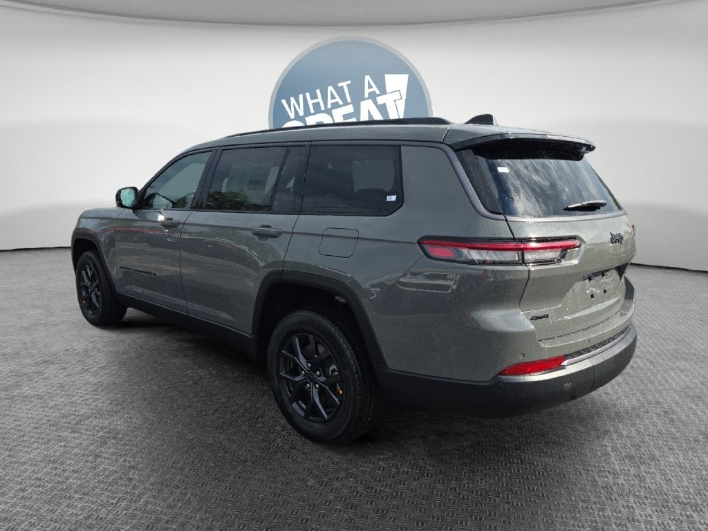 2027 Jeep Grand Cherokee Laredo Altitude