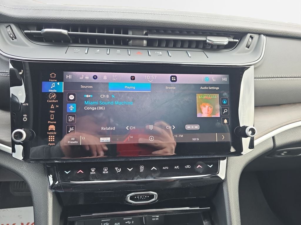 2026 Jeep Grand Cherokee Laredo