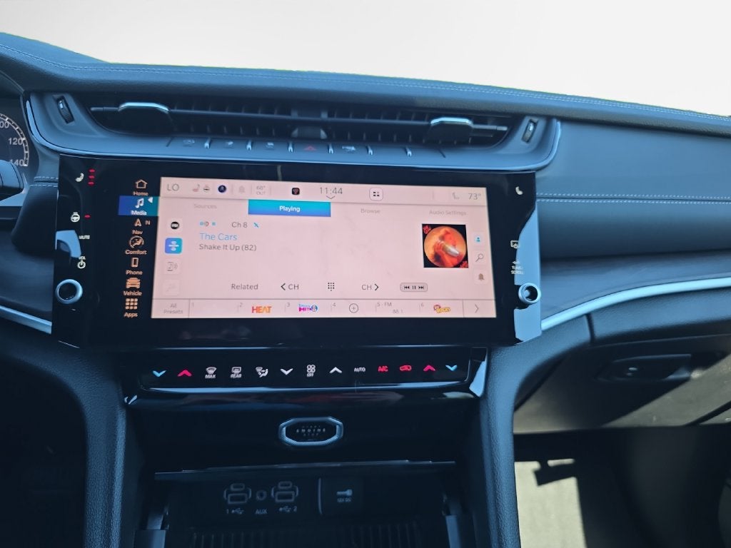 2027 Jeep Grand Cherokee Laredo Altitude