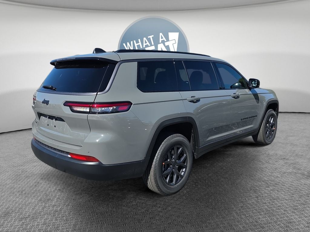 2027 Jeep Grand Cherokee Laredo Altitude