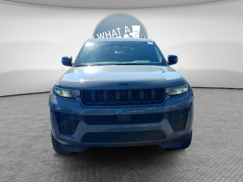 2027 Jeep Grand Cherokee Laredo Altitude