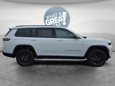 2027 Jeep Grand Cherokee Laredo Altitude