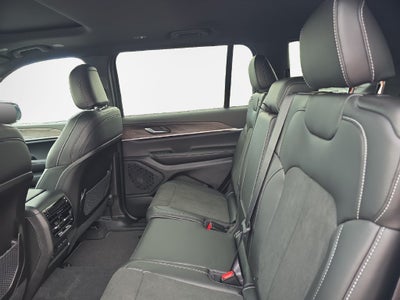 2027 Jeep Grand Cherokee Laredo Altitude