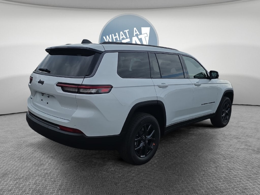2027 Jeep Grand Cherokee Laredo Altitude