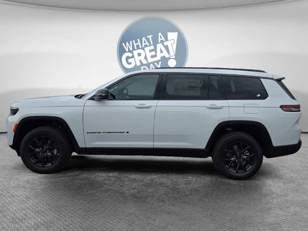 2027 Jeep Grand Cherokee Laredo Altitude
