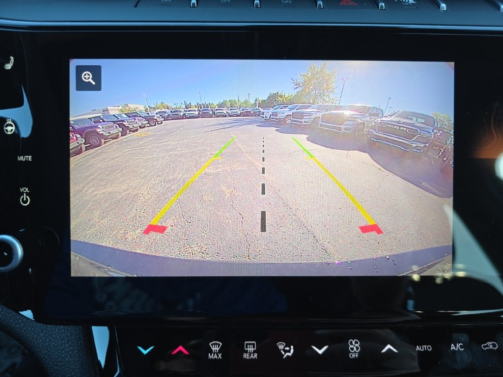 2027 Jeep Grand Cherokee Laredo Altitude