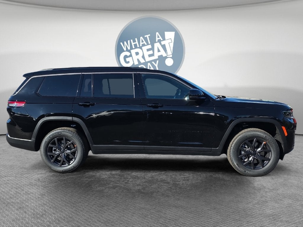 2027 Jeep Grand Cherokee Laredo Altitude
