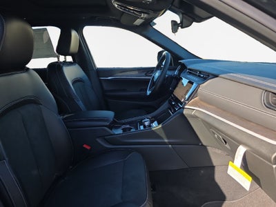 2027 Jeep Grand Cherokee Laredo Altitude