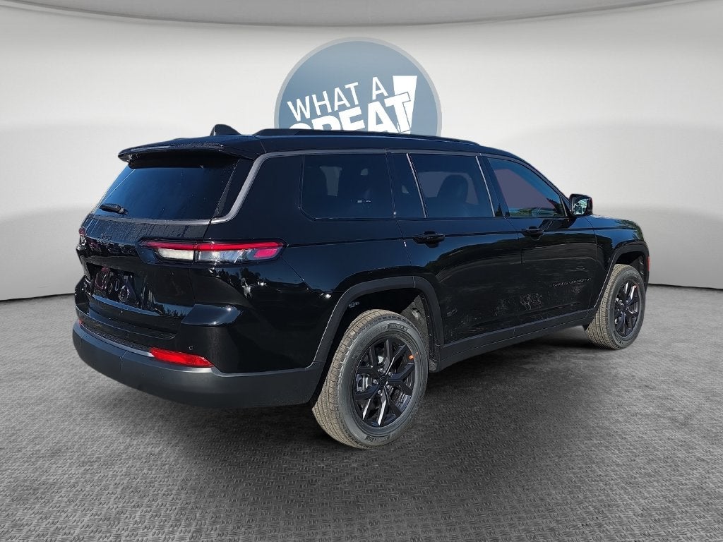 2027 Jeep Grand Cherokee Laredo Altitude
