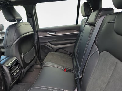 2027 Jeep Grand Cherokee Laredo Altitude