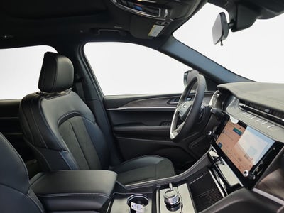 2027 Jeep Grand Cherokee Laredo Altitude