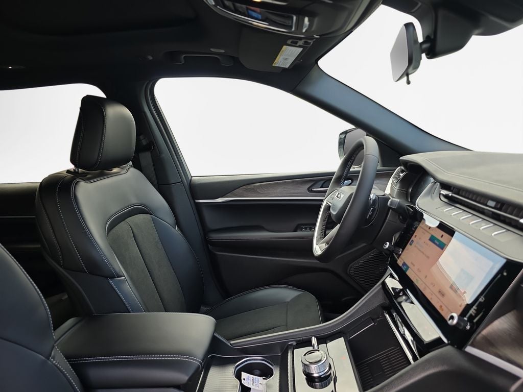 2027 Jeep Grand Cherokee Laredo Altitude