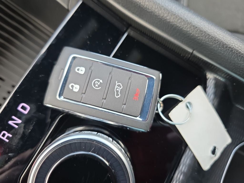 2027 Jeep Grand Cherokee Laredo Altitude
