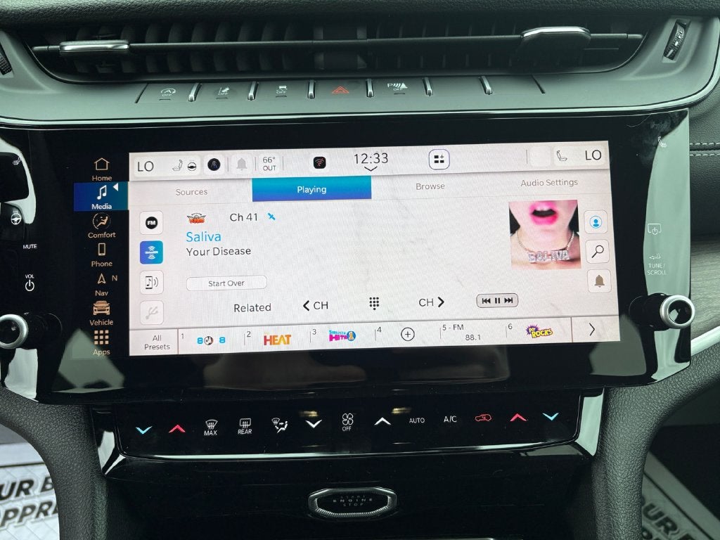 2027 Jeep Grand Cherokee Laredo Altitude
