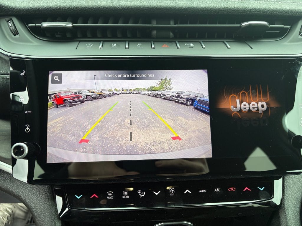 2027 Jeep Grand Cherokee Laredo Altitude
