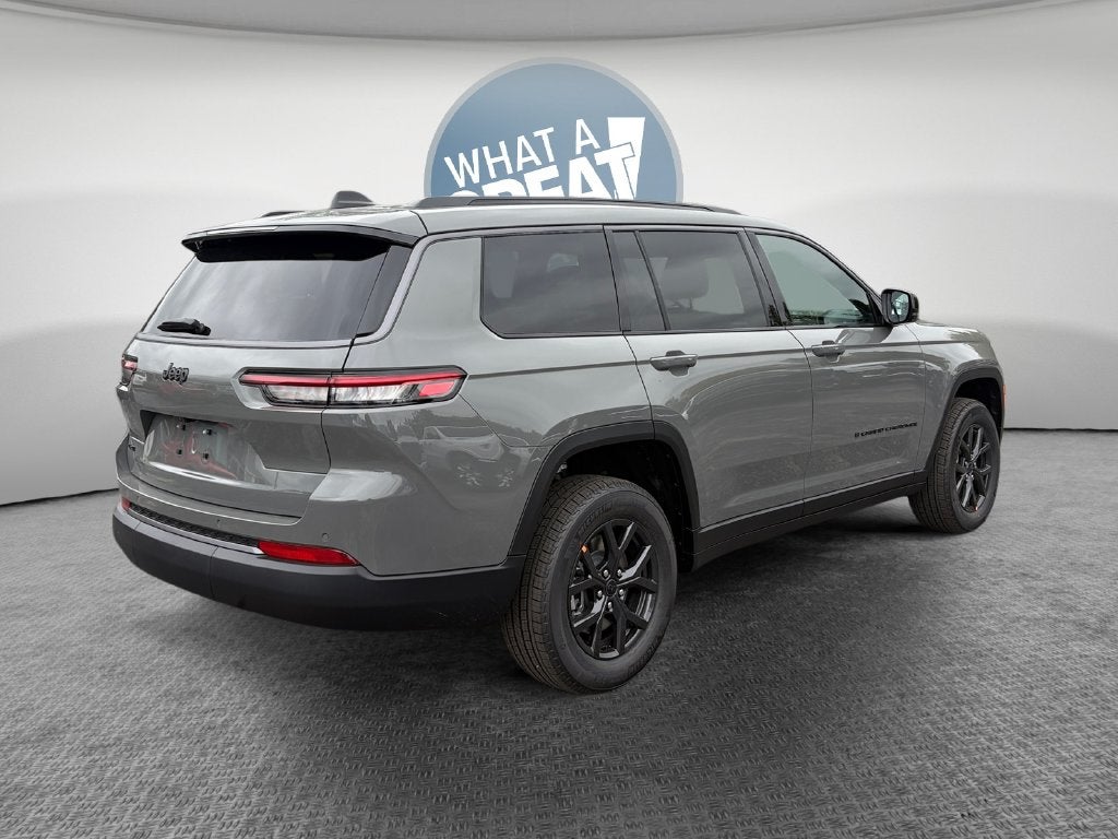 2027 Jeep Grand Cherokee Laredo Altitude