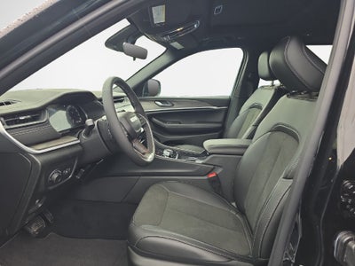 2027 Jeep Grand Cherokee Laredo Altitude